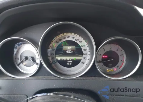 2013 Mercedes-Benz C 250 Sport z USA, uszkodzony, nr VIN WDDGF4HB5DG128991